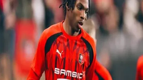 浓眉克內克特光彩耀眼，立志承载荣耀之巅